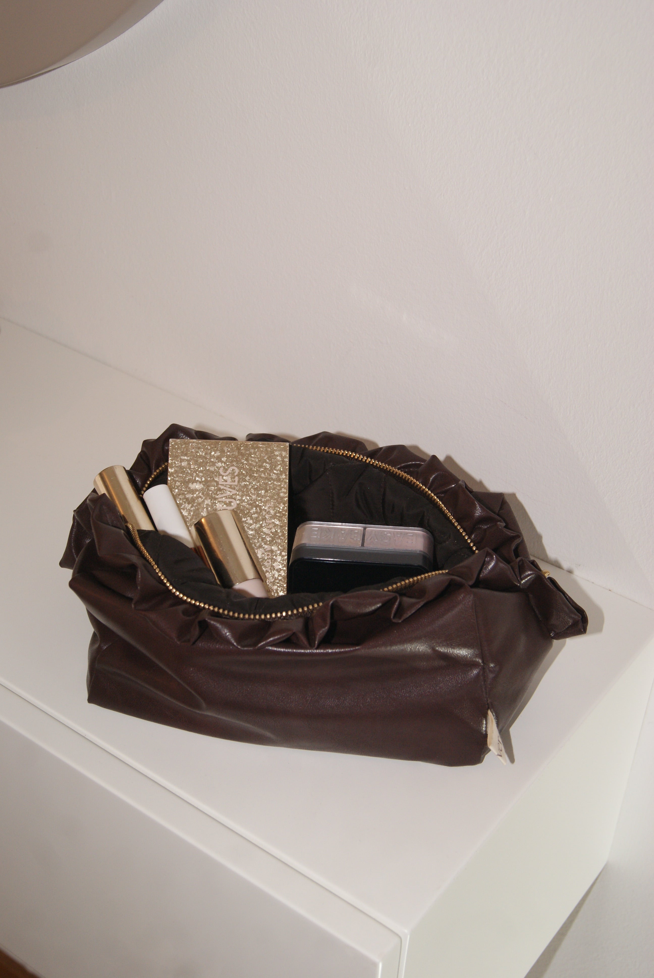 Chocolate necessaire