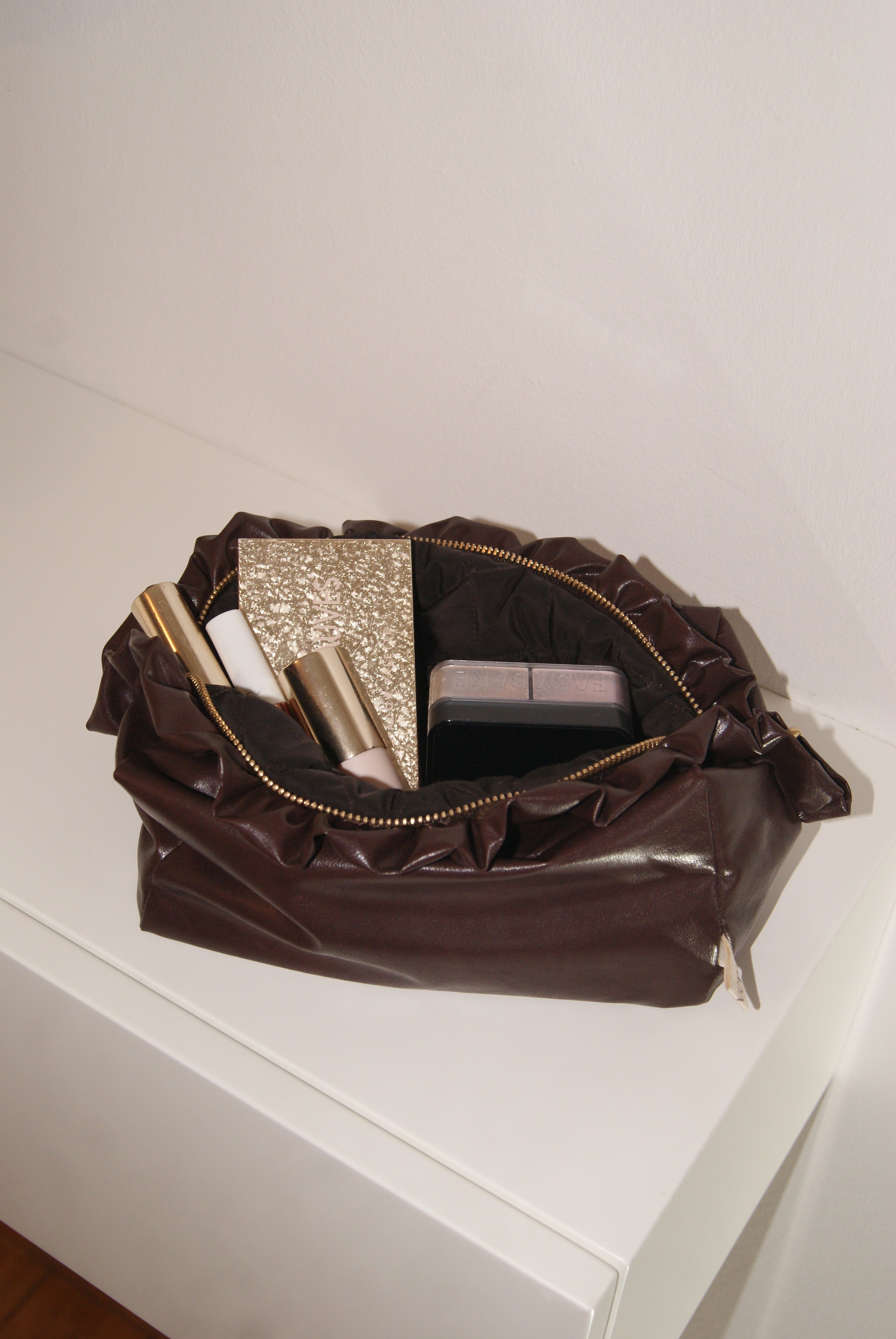 Chocolate necessaire