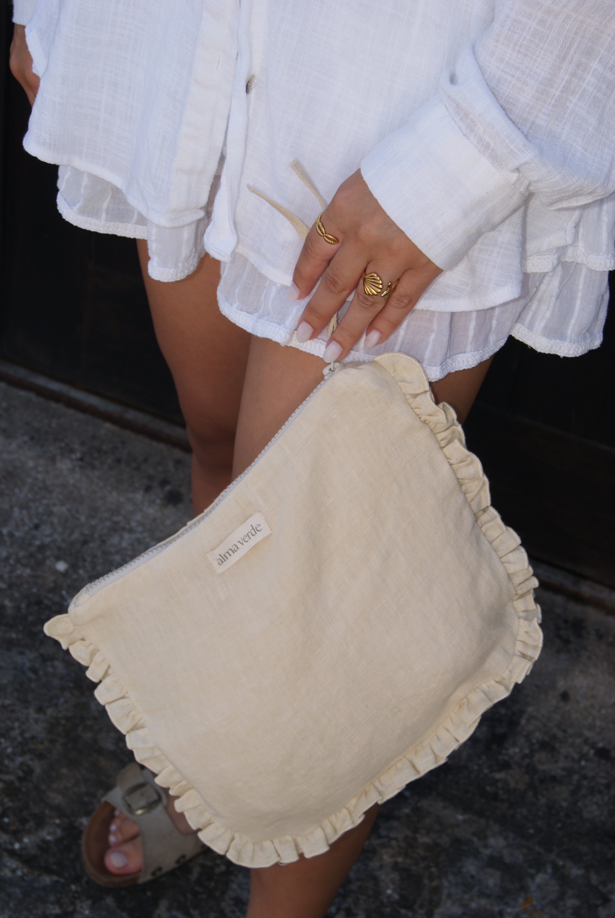 Pastel Yellow Linen Nécessaire